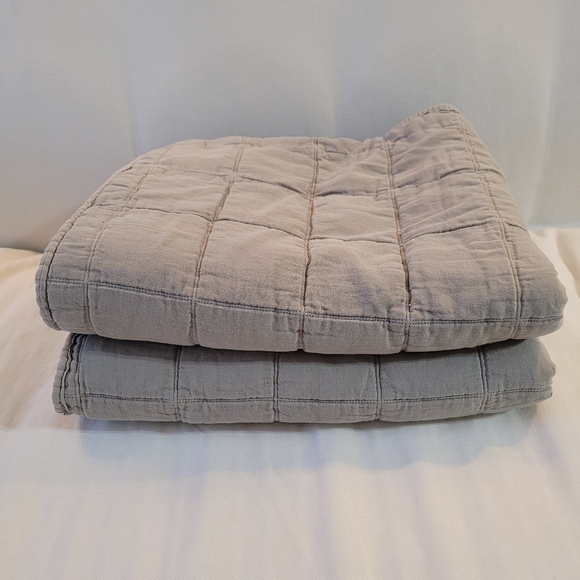 NWT Southern Living pair of quilted Grey standard textured pillow cases - Picture 2 of 13